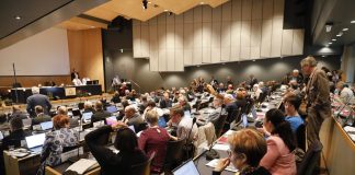 Voit nyt valita itsellesi kummin – kirkolliskokous päätti, että jatkossa kummin voi lisätä kastetulle