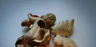 Amerikkalaiset vastasivat kärsimyksen ja pahuuden syitä koskevassa kyselytutkimuksessa: ”Paha on osa elämää, joskus pahoja asioita vain tapahtuu”