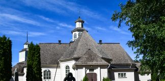 Tuomiokapituli: Ilmajoen seurakunnan jumalanpalveluksessa sai esittää Ei ole vieraslajia -laulun