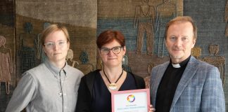 Setan Asiallisen tiedon omena -tunnustuksen saivat Kirkon kasvatuksen ja perheasioiden asiantuntijat