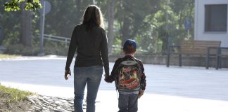 Kommentti: Siunausta tarvitsevat ekaluokkalaiset ja me kaikki, joiden reppu on joskus kuin kiviä täynnä