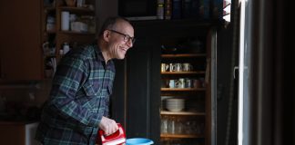 Avioeron jälkeen vankilapappi Tapio Pastila sijoitti kokkauskirjaan ja nyt hänet tunnetaan sacherkakuistaan