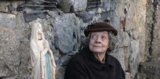 Elokuva-arvio: Ihmeiden äärellä kertoo irlantilaisemäntien toiviomatkasta Ranskan ihmeitä tekevään Lourdesiin ja samalla syyllisyyden pitkistä jäljistä