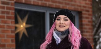 ”Suomalaiset rakastavat melankoliaa, mutta duurissa on toivo vahvemmin läsnä” – Laulaja Jepa Lambert valmistautuu joulukiertueeseen