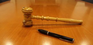 Seurakuntien luottamushenkilöt toivovat lupaa sähköisiin kokouksiin – kirkkolaki estää