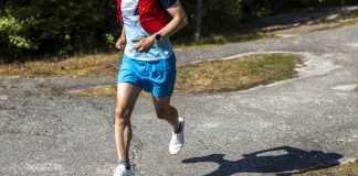 Retriitin sijaan Anna-Kaisa Poikkimäki lähtee mieluummin 30 kilometrin lenkille – Juoksu tekee hyvää myös hengellisesti, sanovat lajiin hurahtaneet papit