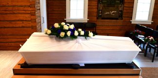 Arkkuun sujahtaa muutakin kuin edesmennyt – Tutkimukseen hautaesineistä etsitään nyt ihmisten kokemuksia