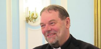 Piispanvaalissa jatkava Jouni Lehikoinen: Kapitulin pitää valaa uskoa seurakuntiin kipeiden asioiden keskellä