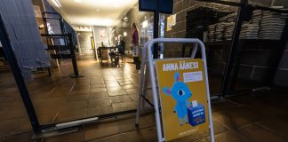 Jotkut hoitavat hommat ja muut katsovat sivusta – Tutkija näkee seurakuntavaalien äänestysprosentin peilinä kirkon toimintakulttuurille