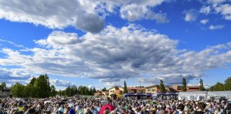 Hengellisillä kesäjuhlilla nautitaan myös monipuolisesta kulttuuriohjelman kattauksesta