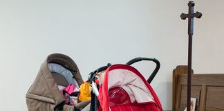 AKI-liitot huolestui: Kirkon viranhaltijoiden oikeus perhevapaisiin heikentyy uuden kirkkolain myötä