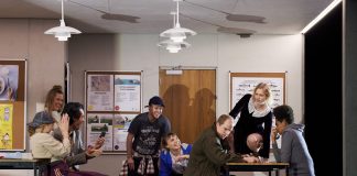 Koulusurman tuottamat traumat ja syyllisyys ovat psykologiset perusainekset Kaija Saariahon nerokkaassa Innocence-oopperassa