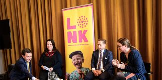 Kirkkotilan käyttöä koulun juhlissa ei tarvitse arkailla, rohkaistiin kansanedustajien paneelissa