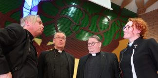 Mikkelin piispaehdokkaiden paneeli Kouvolassa – sopuisasta keskustelusta puuttuivat huippukohdat