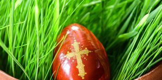 Piispojen pääsiäistervehdyksissä noustaan sodan synkkyydestä toivoon ja valoon