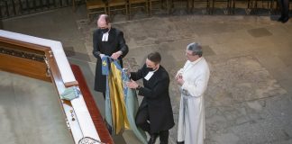 Piispa Kaarlo Kalliala lähtösaarnassaan: Usko on tapa olla olemassa, hengittää, kuulostella, nähdä ja tuntea