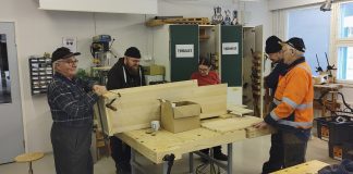 Arkkukurssilla jokainen rakentaa oman viimeisen majapaikkansa – Laulaja Joel Hallikaisen arkku koki yllättävän kohtalon