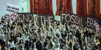 YK:n ilmastonmuutoskokous kehottaa yksimielisesti luopumaan fossiilisista polttoaineista