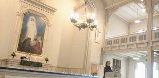 Lapinlahdella järjestetään seurakuntalaisten aloitteesta avoimien ovien Tavataan kirkolla -iltoja