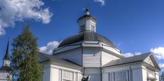 Lapuan piispanvaalissa kahden kirkkoherran kampanjaviestintää hoitaa seurakunnan viestijä – onko se sopivaa?