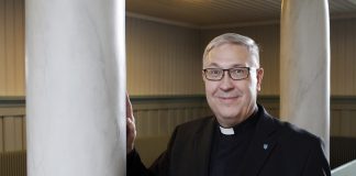 Nurmijärven kirkkoherra kommentoi kohua iltapäiväkerhojen tunnustuksettomuudesta: ”Olemmehan me vähän puun ja kuoren välissä”