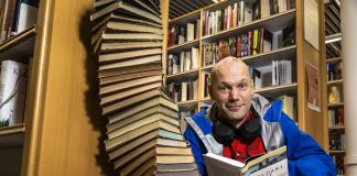 Syrjäytymisen vastaisen työn pioneeri auttaa nuoria ”epäonnistumisen veteraaneja” löytämään lukemisen ilot