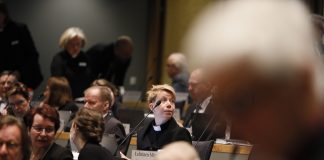 ”Absurdi tapa säästää” – Kirkolliskokous kummasteli Kirkkohallituksen päätöstä leikata tutkimusapurahoja