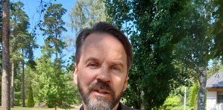 Avoin keskustelutilaisuus Hannu Väisäsen taideteoksista Uudenkaupungin seurakunnassa – Kirkkoherran mukaan myyntipäätökselle otetaan aikalisä