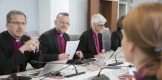 Pappisvihkimys Keniassa nousee piispainkokouksen käsittelyyn