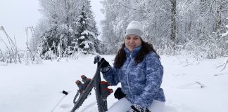 Alavuden seurakunnan diakoni Maija Hietaniemi lumikenkäilee – Luonnosta löytyy rauha ja hiljaisuus
