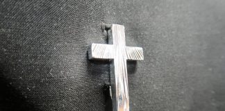 Kysely: Seurakunnissa esiintyy häirintää, ja pappien työvuoroja järjestellään edelleen sukupuolen mukaan