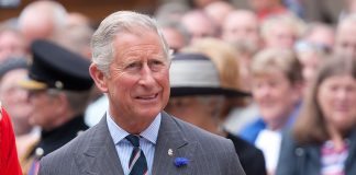 Jerusalemin patriarkka siunasi kuningas Charles III:n kruunajaisöljyn