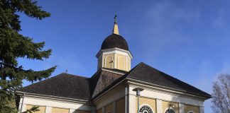 Kirkko ja minä: Hyrynsalmella on kaikki mitä Paula Kemppainen tarvitsee – mutta yhteen tilaisuuteen täytyy sielläkin jonottaa