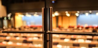 Kirkolliskokouksen edustaja-aloite vaatii tehokkaampaa puuttumista seksuaaliseen häirintään seurakunnissa