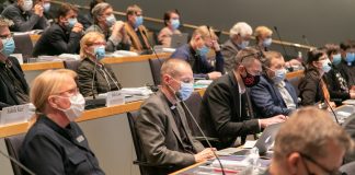 ”Yhtä viisasta kuin poistaa talolta perustus” – Kirkkolain tunnustuspykälästä luopuminen arvelutti kirkolliskokousta