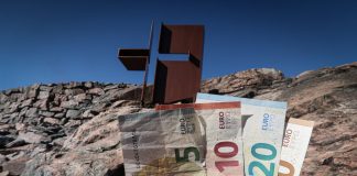 Näkökulma: Kirkon ”hurja” kolehtisumma ei auta kun haudat nielevät rahaa