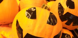 Kommentti: Tänä vuonna juhlat eivät voi sekoittua – Halloween on 31.10. ja pyhäinpäivä 6.11.