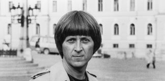 Mysteerikuvassa huomion kiinnittää upea kampaus, mutta kenelle se kuuluu?