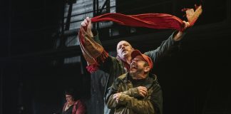 Teatteri: Vaeltava seurakunta menee itseensä, ihanteet eivät aina yllä toimien tasolle