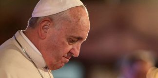 Katolinen kirkko sallii jatkossa samaa sukupuolta olevien parien siunaamisen – mitä se käytännössä tarkoittaa?