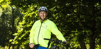 Kirkon ulkosuomalaistyön johtaja Mauri Vihko pyöräilee Espoosta Espanjaan, käy messuissa matkan varrella ja kerää rahaa Tansanian metsille