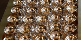 Lahden Kohtaamispaikka löysi uuden kodin Mukkulan kirkosta – ehtoollisen toimittavat sekä nais- että miespapit