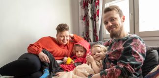 Luterilais-ortodoksinen Pilkkeiden perhe rakentaa yhteisiä pääsiäisperinteitään