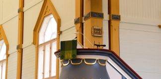 Miten kirkoissa saarnataan katoavista ja katoamattomista aarteista? – Katso striimauksia eri puolilta Suomea