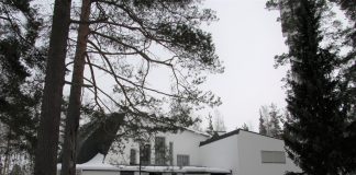 Kosteusvaurioista kärsivää Imatran Kolmen Ristin kirkkoa yritetään pelastaa nyt kansalaisaktiivisuudella