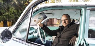 Seurakuntien kiinteistöpäällikkö Karri Koivusilta harrastaa jenkkiautoja: ”Niissä soi vain rock”