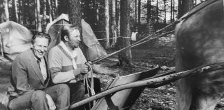 Mysteerikuva: Ketkä hymyilevät hevoskärryissä? – Katso myös edellisen kuvan ratkaisu