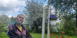 ”Jokainen ansaitsee silloin tällöin tipan sulaa hyvyyttä” – Eläkkeellä oleva opettaja Matti Kiiski soittaa ja haluaa puhua rakkauden merkityksestä