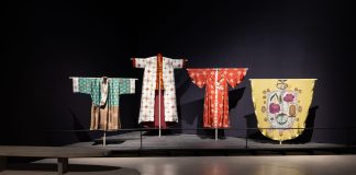 Mystisessä leirissä – muotoilija Klaus Haapaniemen mytologinen kokonaisteos Vaeltajat hivelee eri aisteja