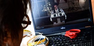 Kymmenet kertoivat Kotimaalle kokemuksensa striimatuista jumalanpalveluksista – ”Nousin kotona seisomaan ja lauloin kunniaa”